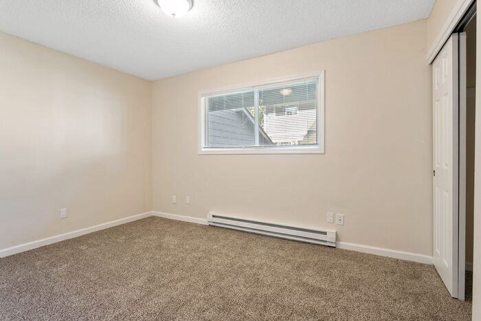 406 Ne 165th Ave #28 - Photo 3 of 26