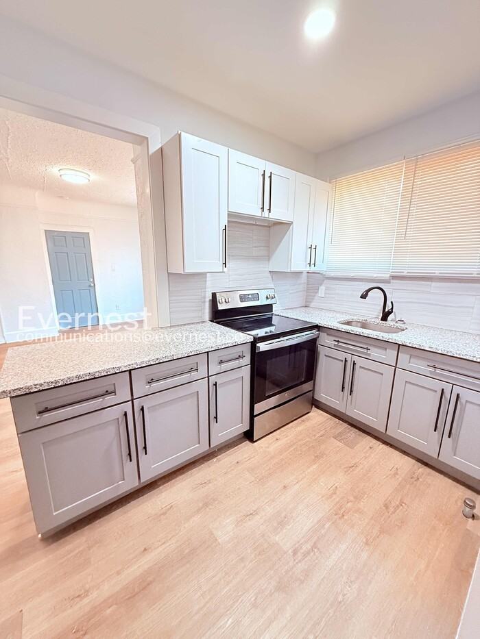 3824 Tyler St #3 - Photo 4 of 20