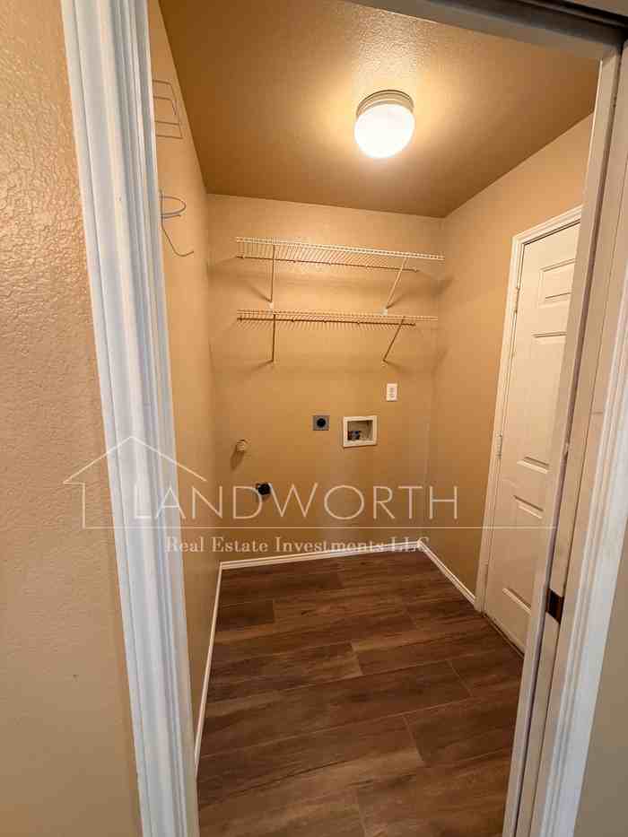 241 Rentz Place Cir - Photo 6 of 17