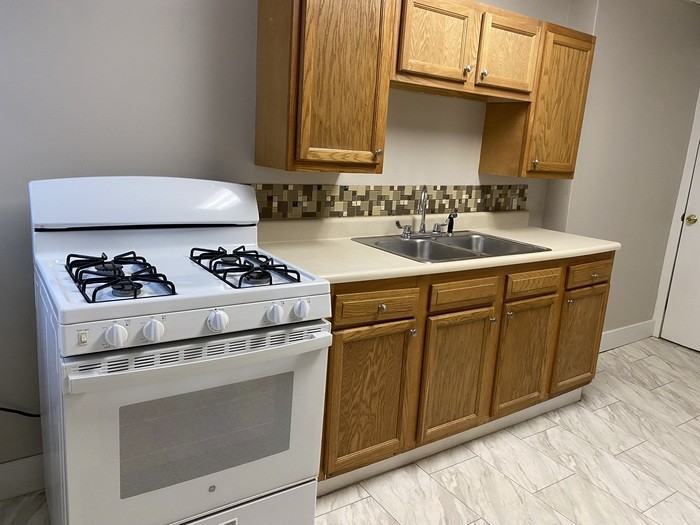 1001 Academy St #LEFT - Photo 5 of 32