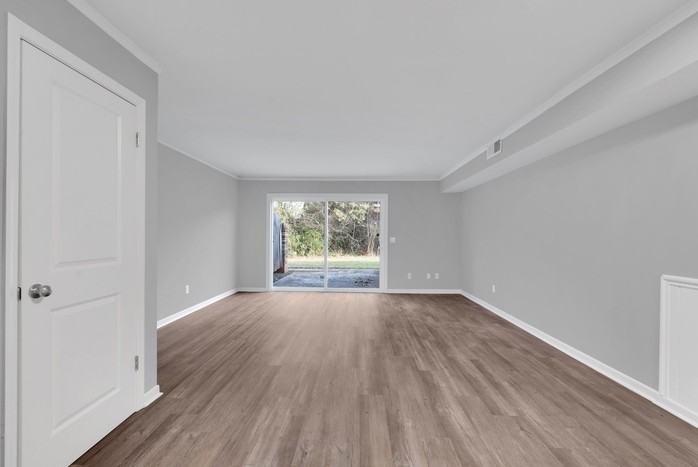 100 Lynn Cir #J - Photo 3 of 19