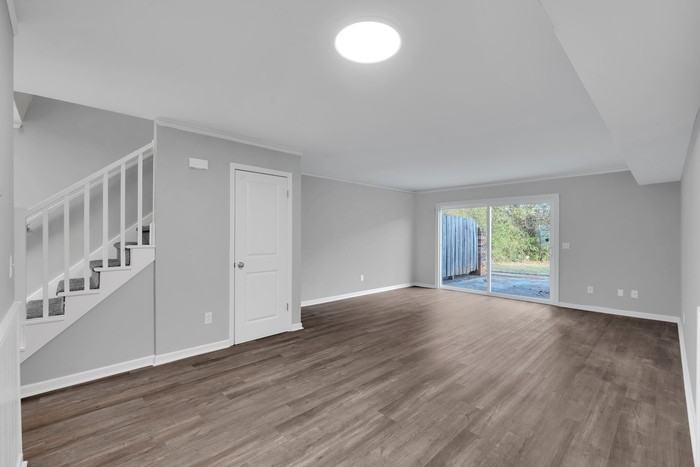 100 Lynn Cir #J - Photo 4 of 19