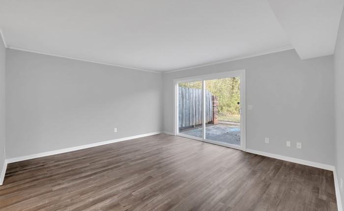100 Lynn Cir #J - Photo 5 of 19