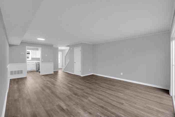 100 Lynn Cir #J - Photo 6 of 19