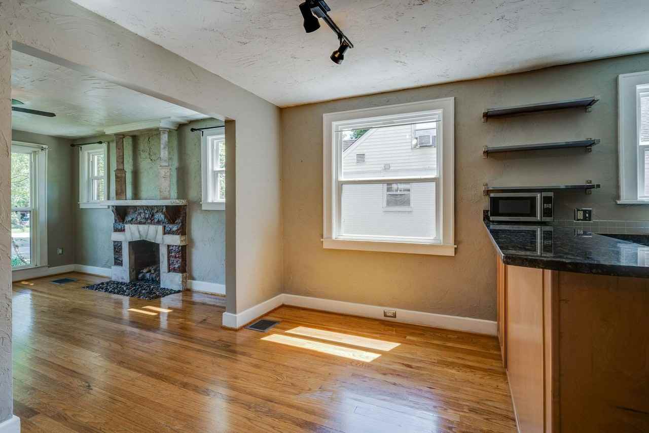 1811 Stewart Pl - Photo 2 of 11
