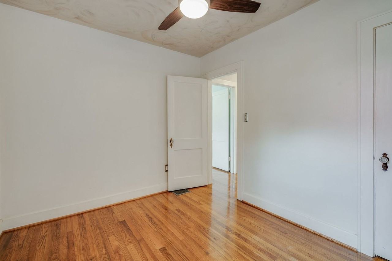 1811 Stewart Pl - Photo 4 of 11