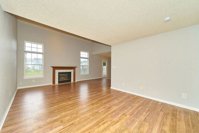 8133 Maple Stream Ln - Photo 5 of 24