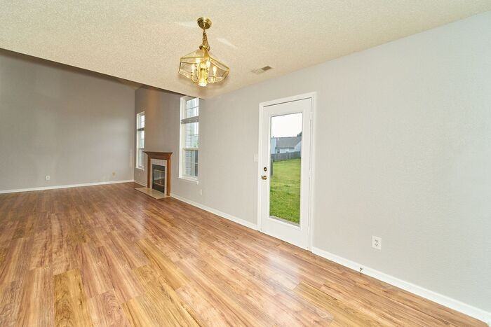 8133 Maple Stream Ln - Photo 6 of 24
