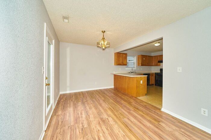 8133 Maple Stream Ln - Photo 7 of 24