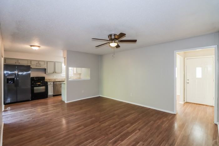 11750 Murr Way - Photo 4 of 17