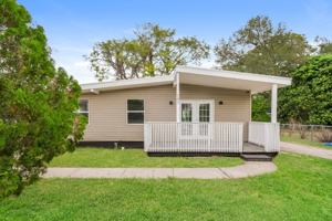 featured image of 107 E Spruce St