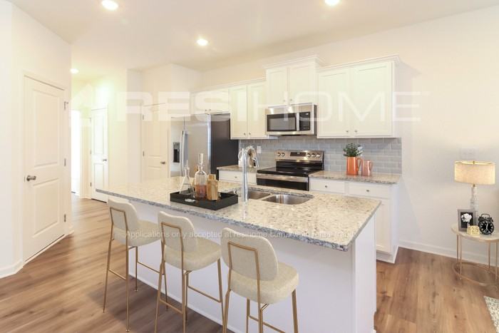 683 Louis Ln - Photo 4 of 17