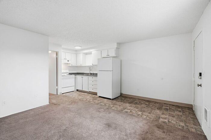 28 W 2nd St #102 - Photo 4 of 46