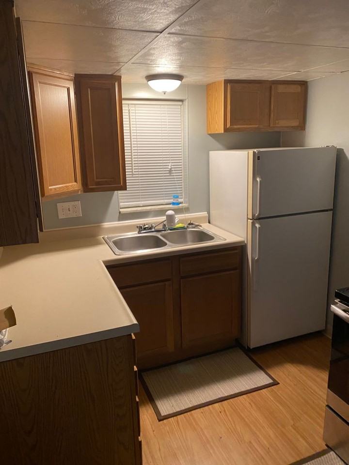7928 1/2 Lloyd Ave - Photo 3 of 4