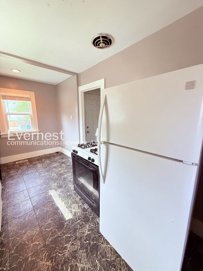 1803 Talbot St - Photo 4 of 25