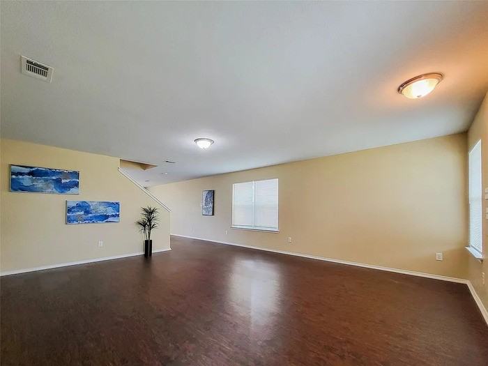 1705 Wickham Dr - Photo 4 of 7