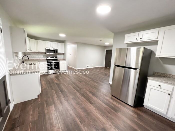 222 Rebecca Dr - Photo 3 of 19