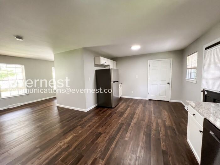222 Rebecca Dr - Photo 4 of 19