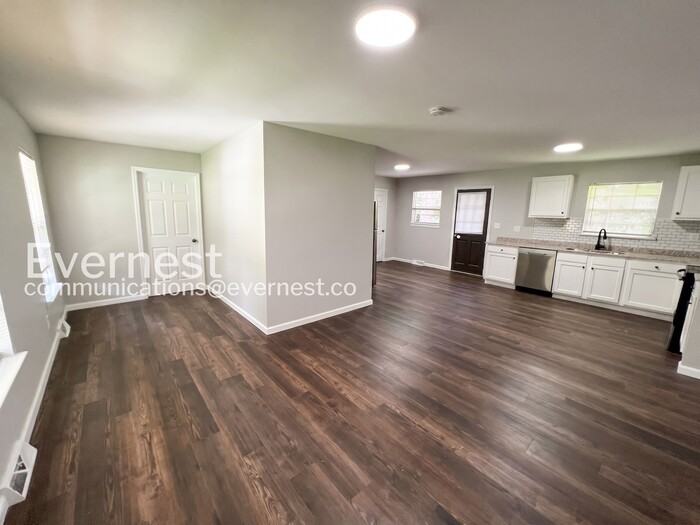 222 Rebecca Dr - Photo 5 of 19