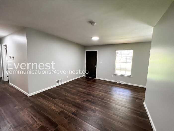 222 Rebecca Dr - Photo 6 of 19
