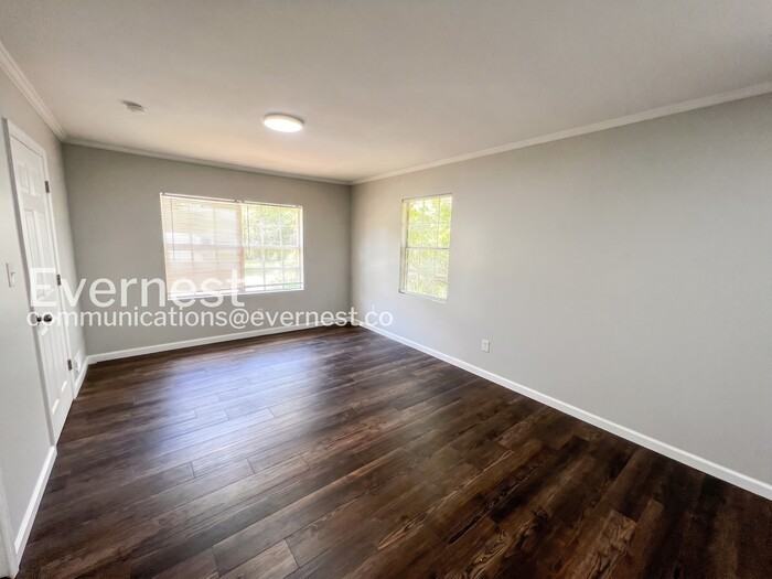 222 Rebecca Dr - Photo 7 of 19