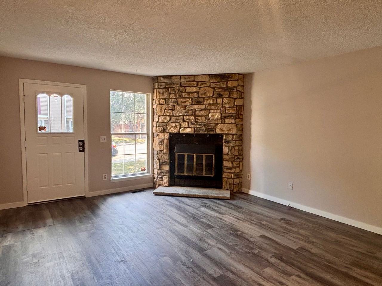15485 E Louisiana Ave - Photo 4 of 10