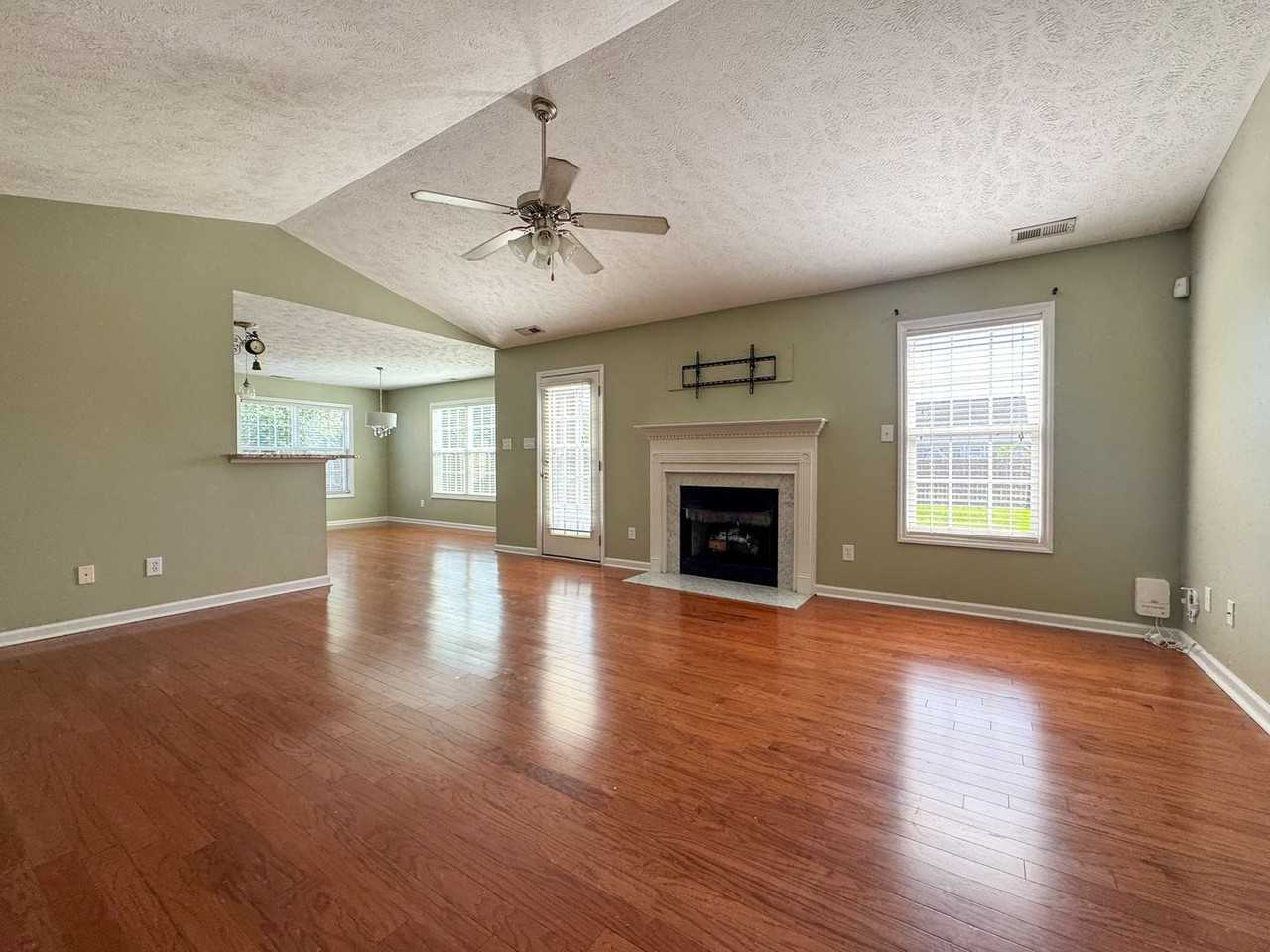 1945 Yellowbrick Rd - Photo 3 of 30