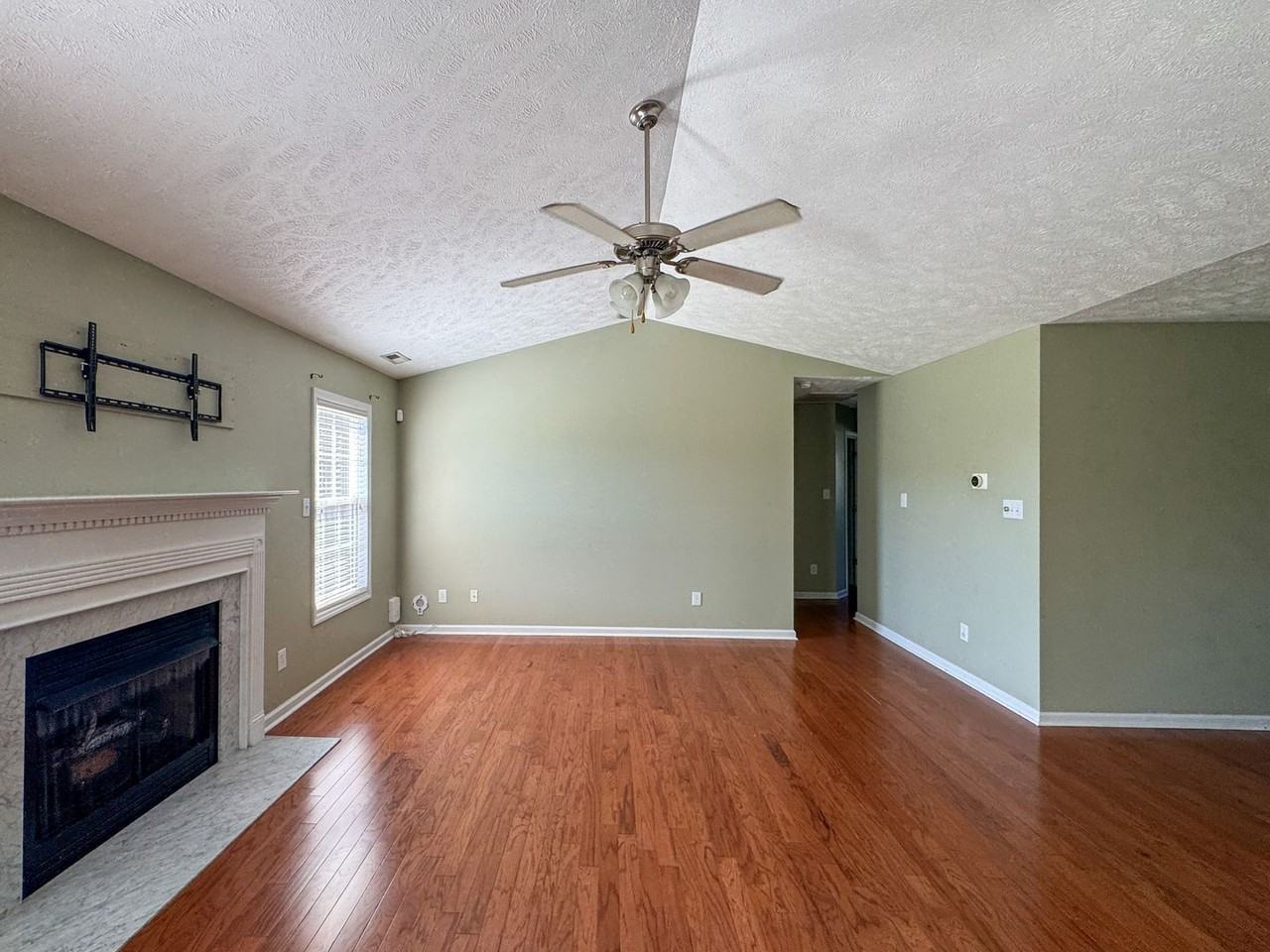 1945 Yellowbrick Rd - Photo 5 of 30