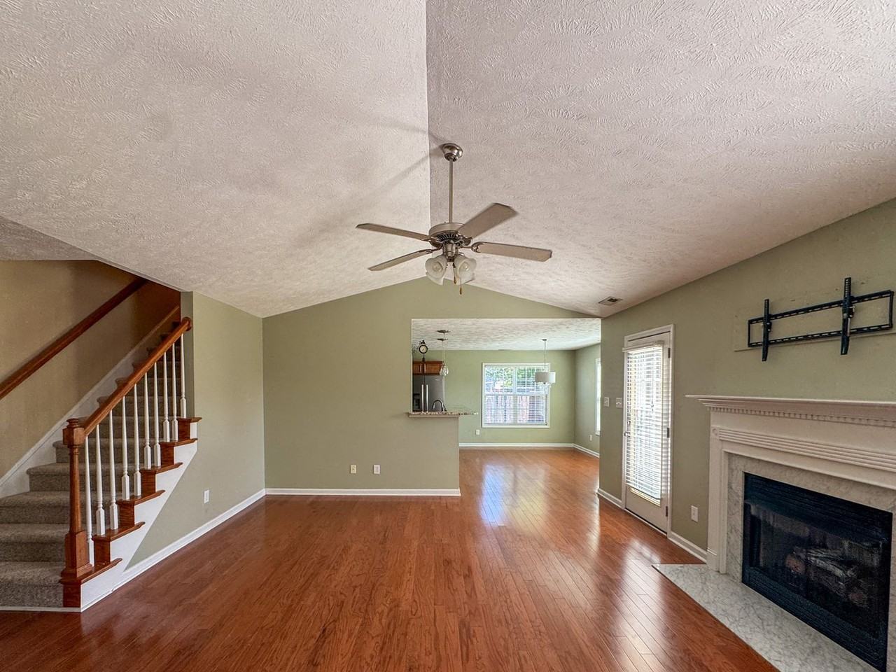 1945 Yellowbrick Rd - Photo 6 of 30