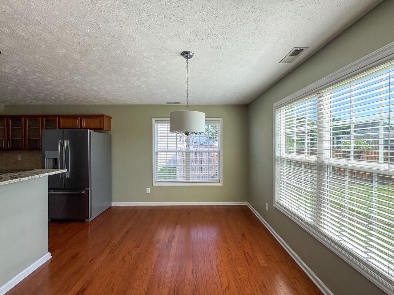 1945 Yellowbrick Rd - Photo 7 of 30