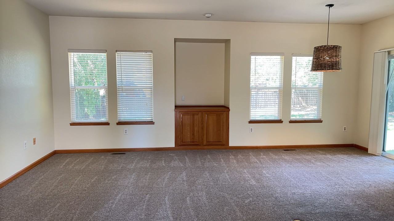 338 Talon Ct - Photo 2 of 9