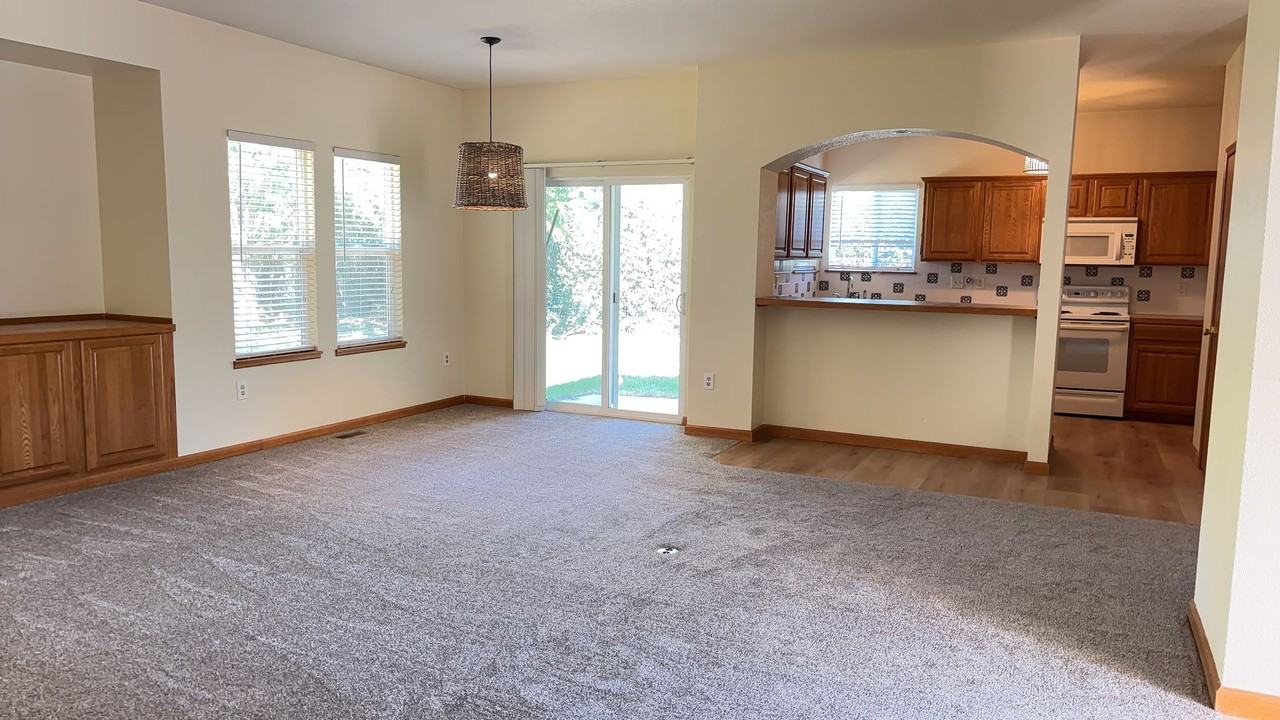 338 Talon Ct - Photo 3 of 9