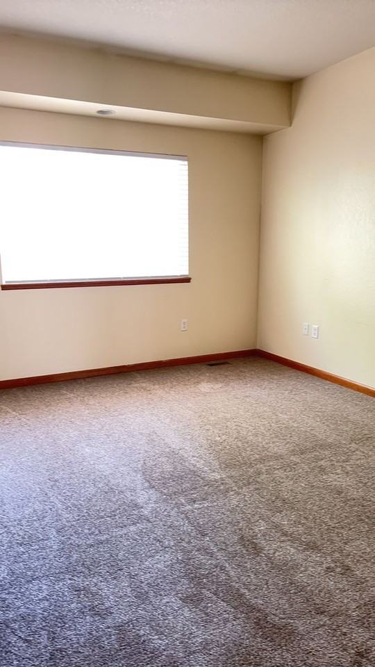338 Talon Ct - Photo 7 of 9