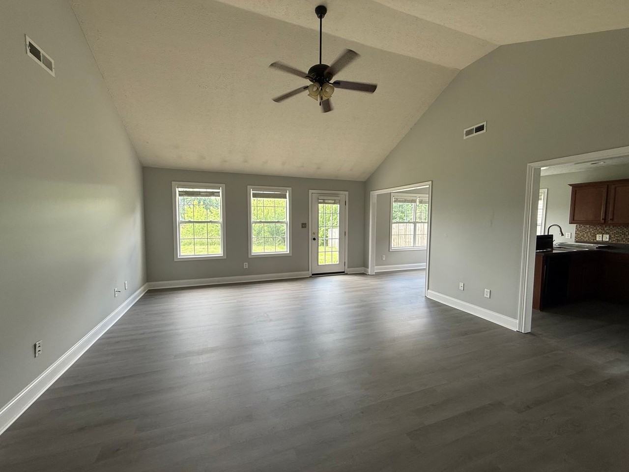 474 Hilton Way - Photo 2 of 13