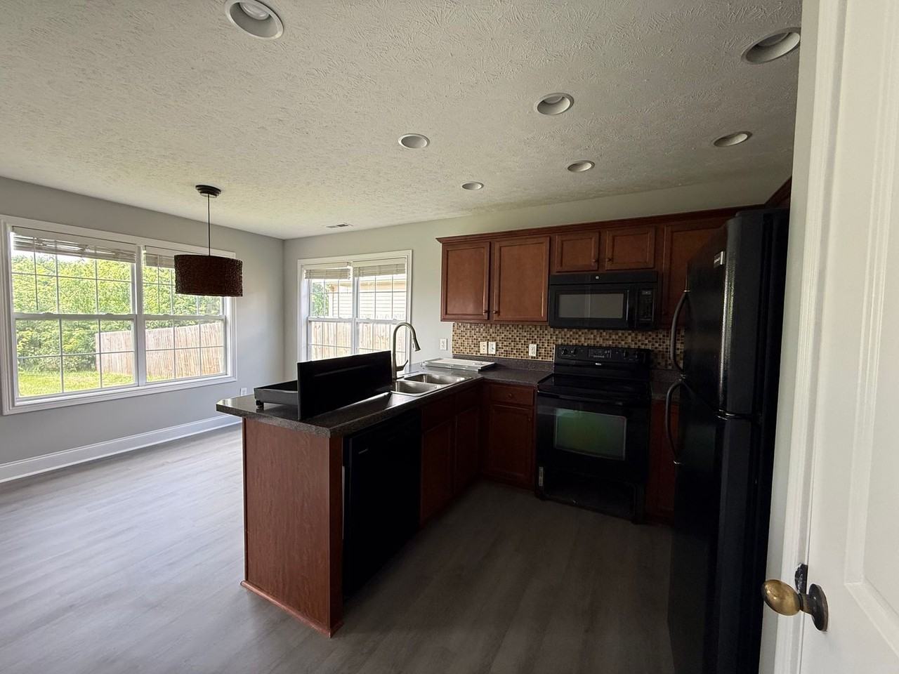 474 Hilton Way - Photo 3 of 13