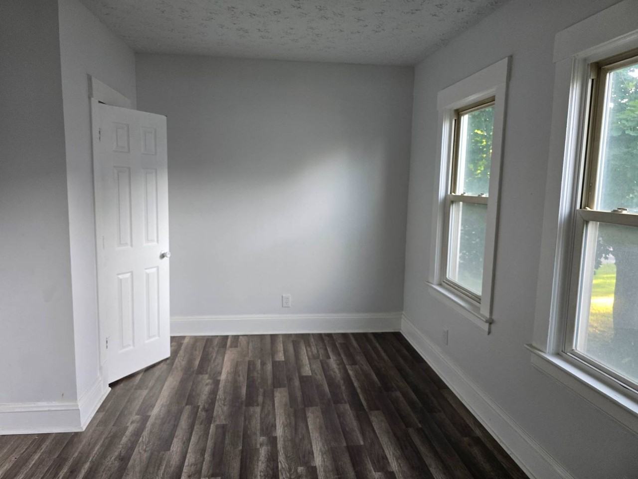 8323 Medina Ave - Photo 4 of 24