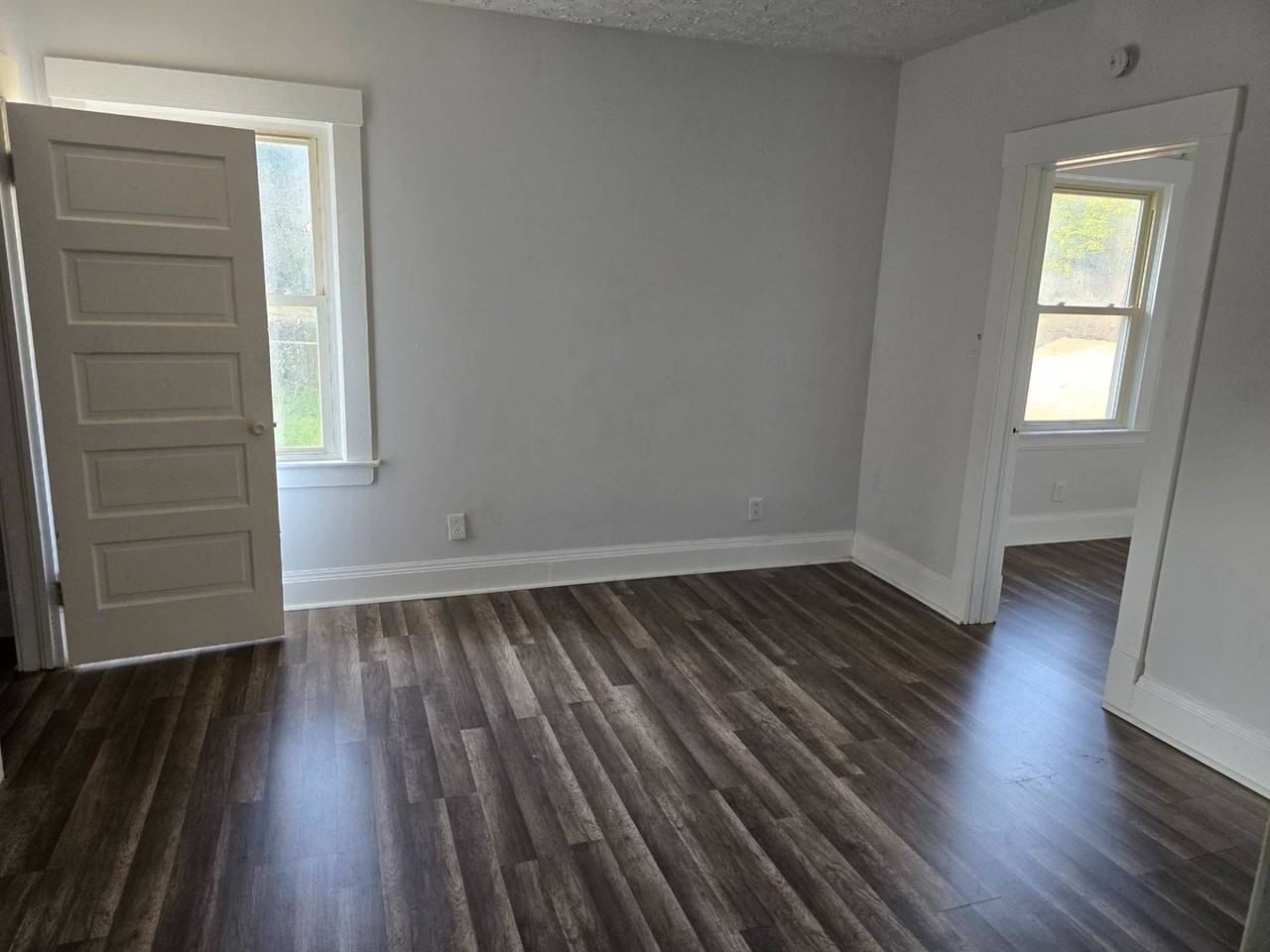 8323 Medina Ave - Photo 5 of 24