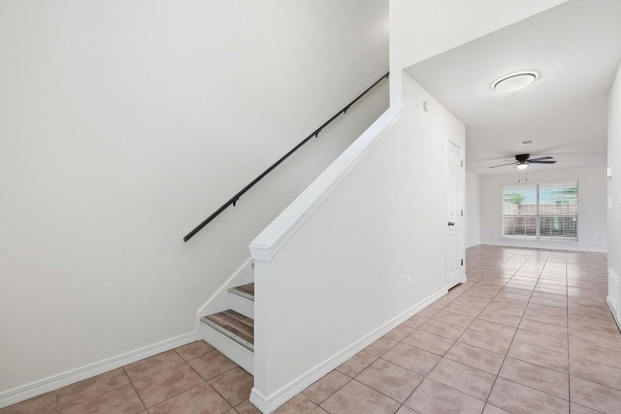 403B Yancey St - Photo 4 of 50
