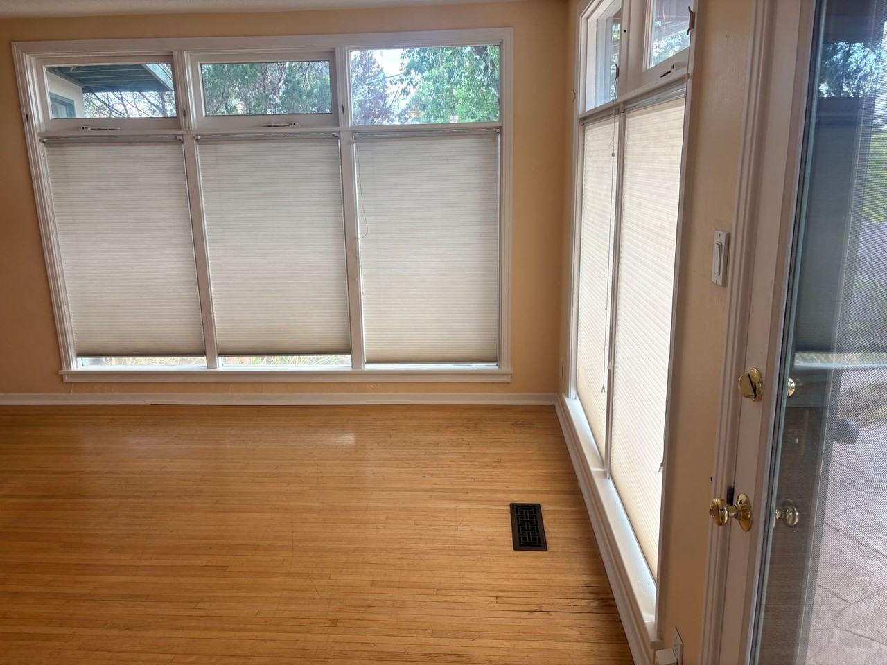 1013 Richmond Dr Se - Photo 5 of 33