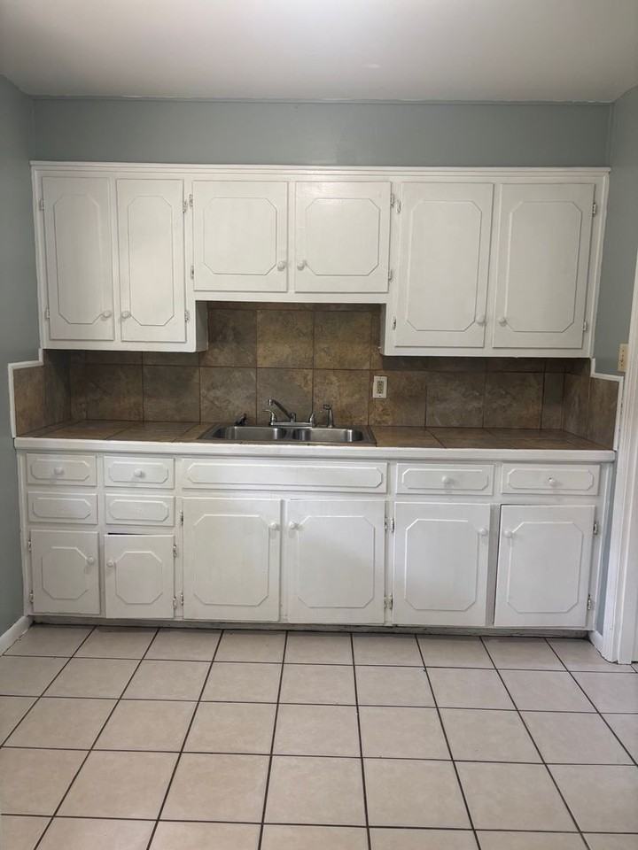 4161 Yorkshire Ln - Photo 4 of 17