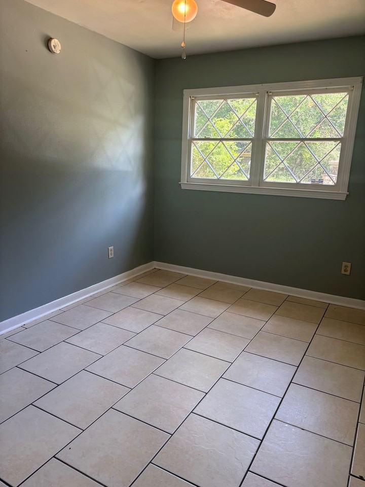 4161 Yorkshire Ln - Photo 7 of 17
