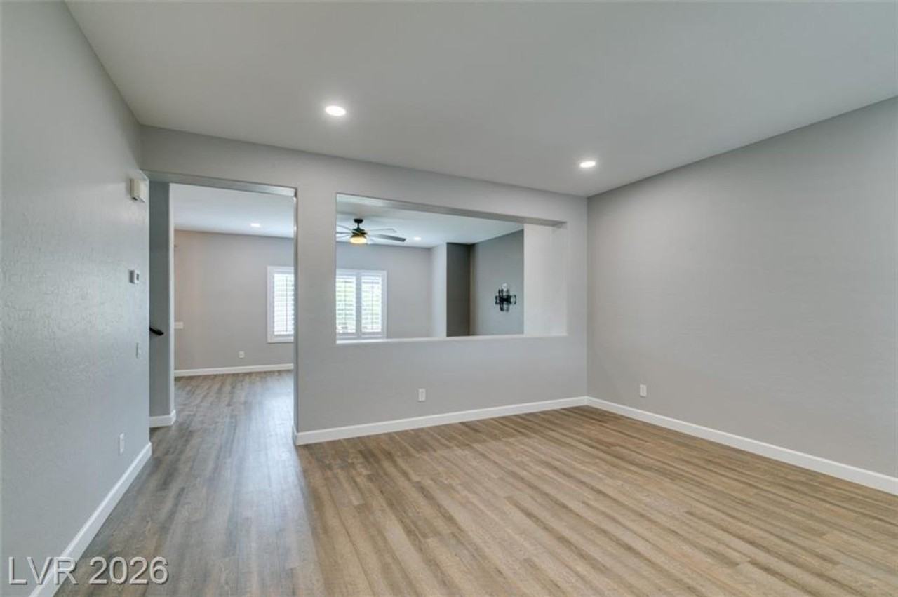 1129 Emanuel St - Photo 4 of 50