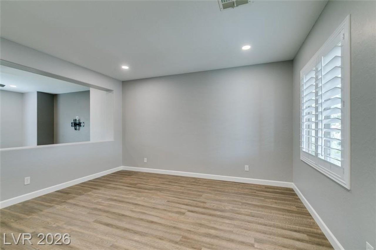 1129 Emanuel St - Photo 5 of 50