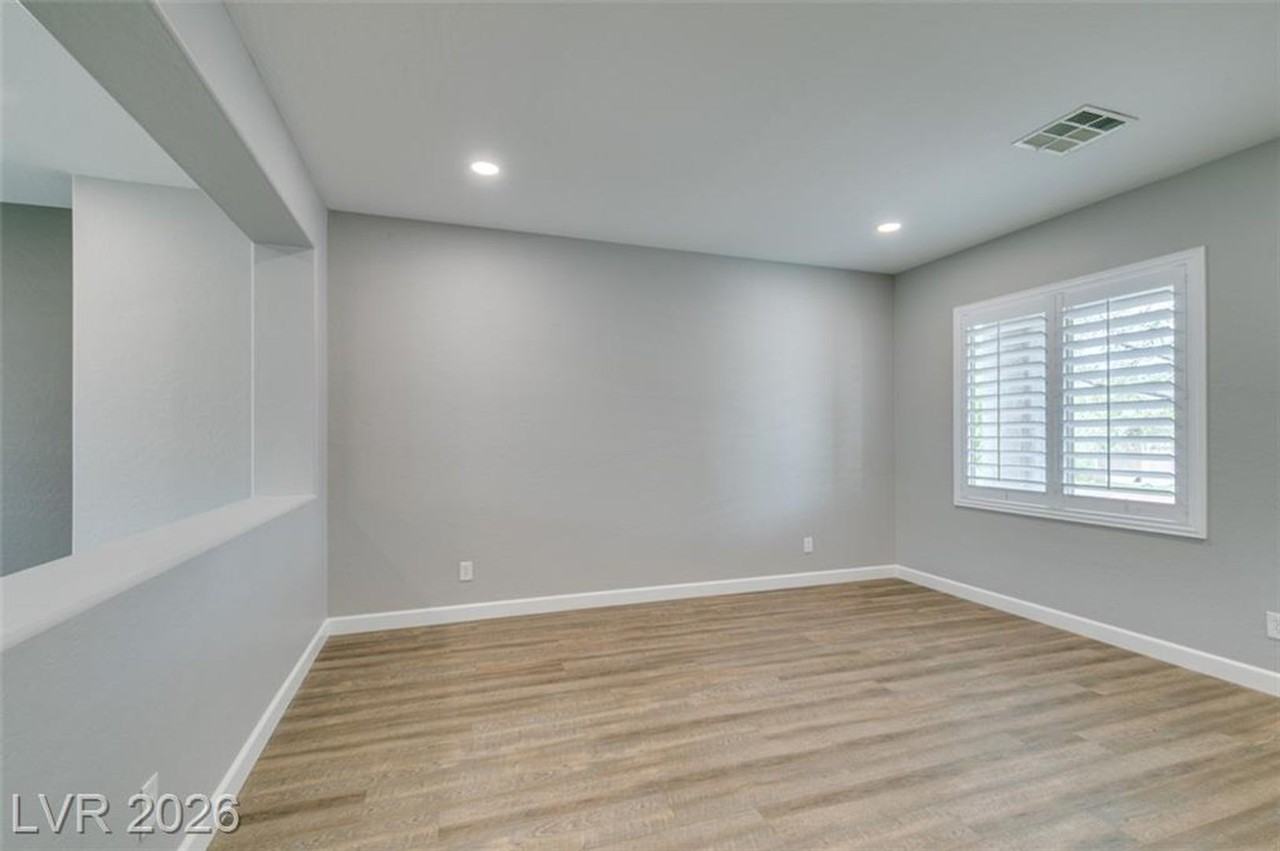1129 Emanuel St - Photo 6 of 50