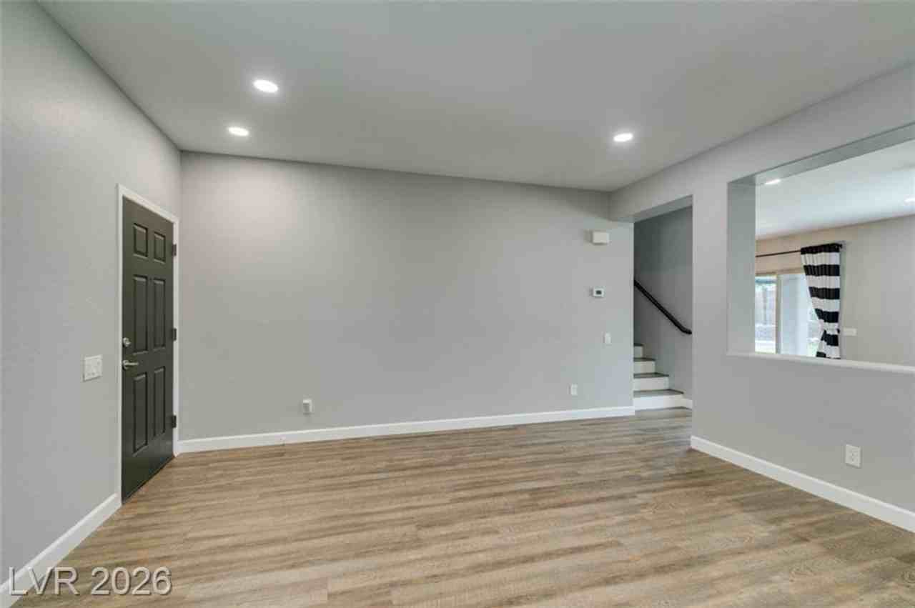 1129 Emanuel St - Photo 7 of 50