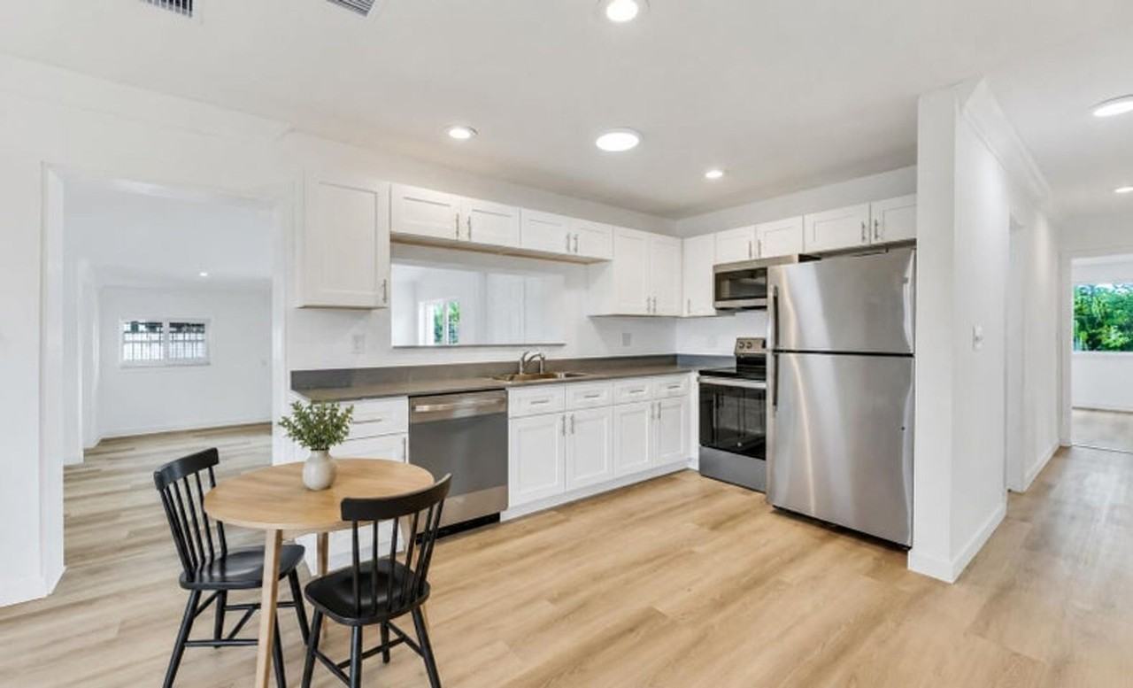 1117 Se 5th St - Photo 3 of 12