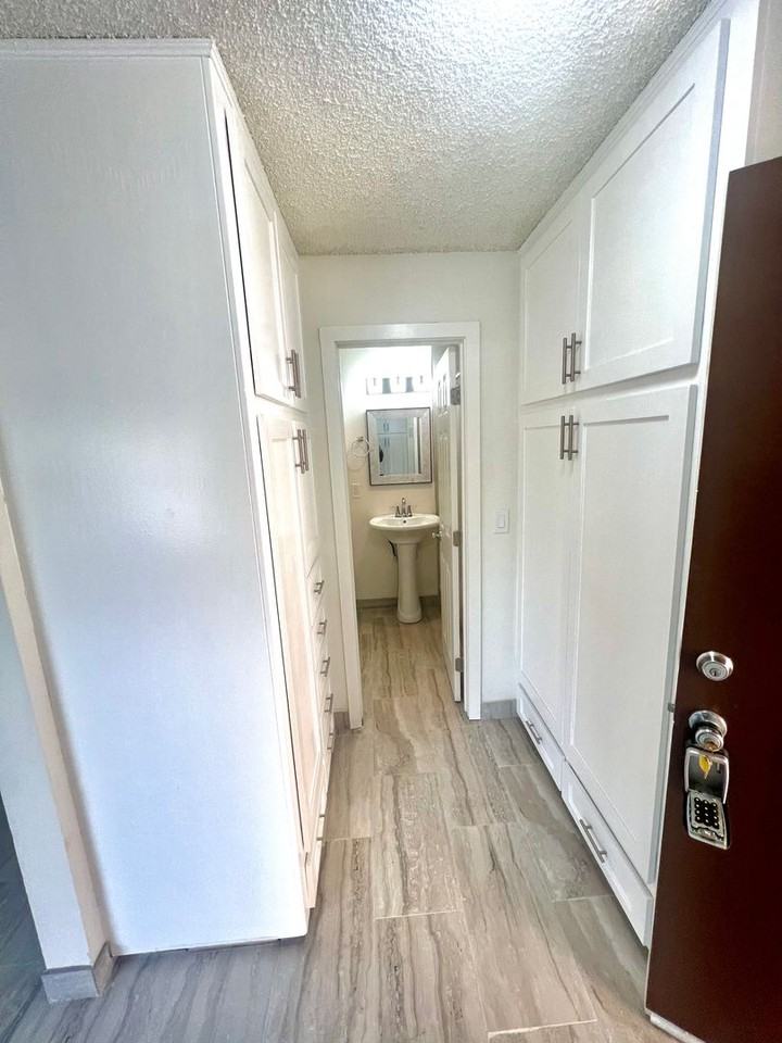 315A - Photo 2 of 21