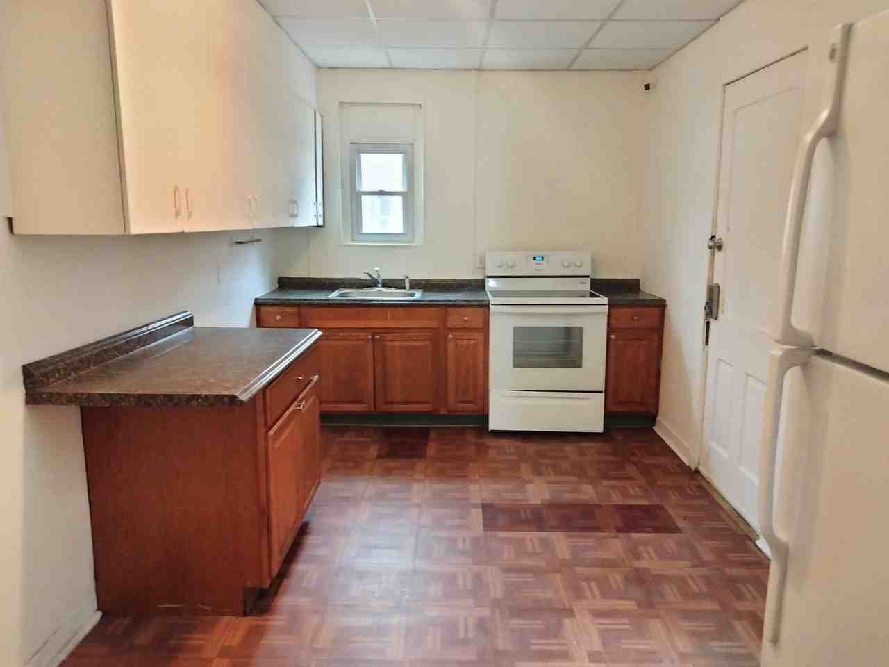 530 N Fountain St - Photo 3 of 17