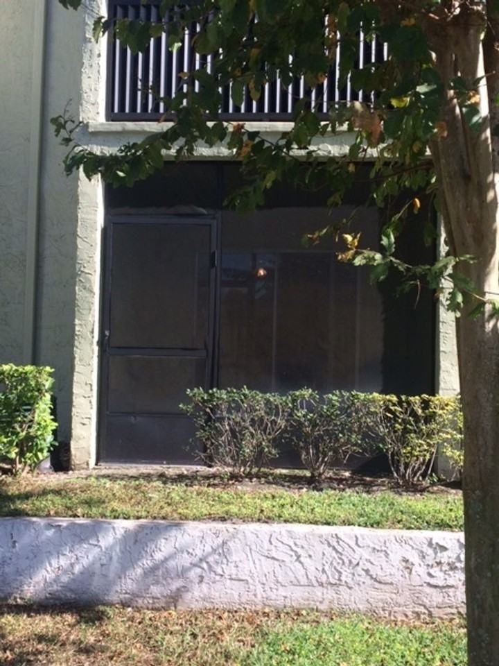 952 Lake Destiny Rd #B - Photo 3 of 8