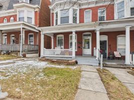 featured image of 735 N George St